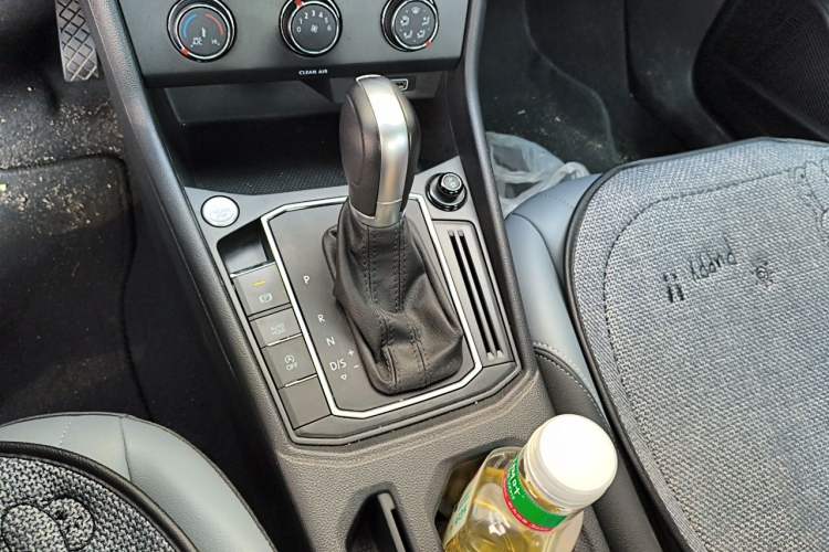 Used Volkswagen Lavida 2023 Revised Version 1.5L Automatic Starry Sky Edition – 5 Million Units Gear Lever