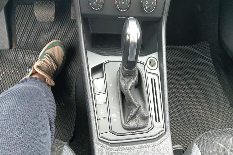 Used Volkswagen Lavida 2023 1.5L Automatic De Yi Edition Gear Lever