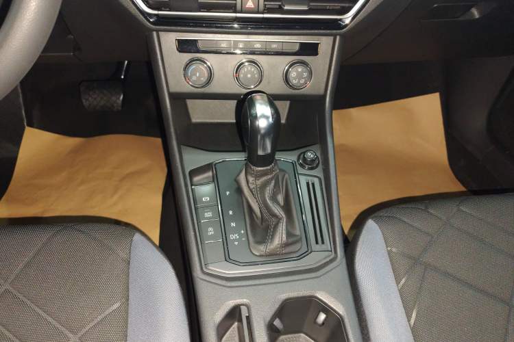 Used Volkswagen Lavida 2023 Revised 1.5L Automatic DeYi Edition Gear Lever
