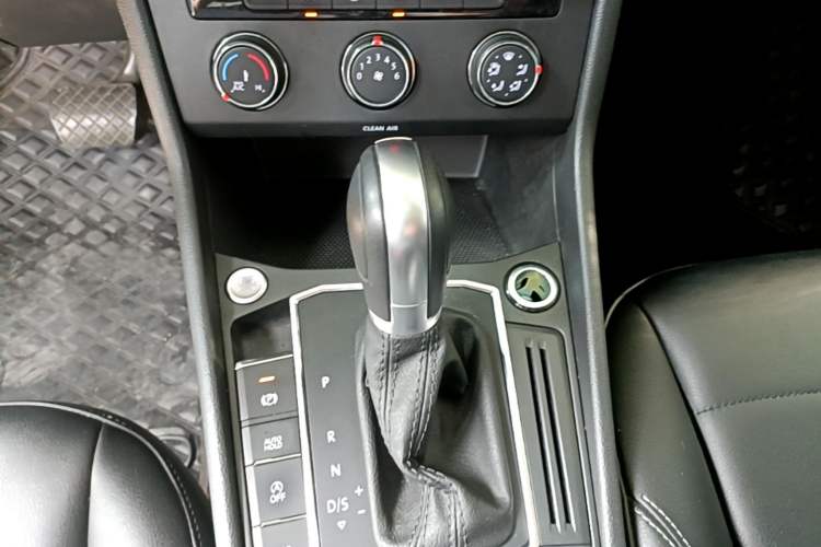 Used Volkswagen Lavida 2023 300TSI DSG Full-Comfort Edition Gear Lever