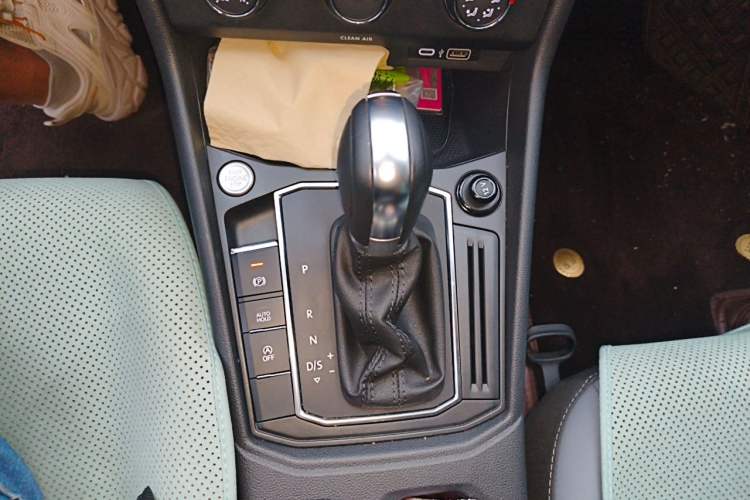 Used Volkswagen Lavida 2023 1.5L Automatic 5 Million Edition Gear Lever
