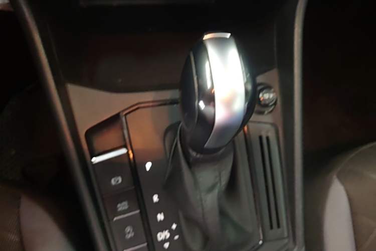 Used Volkswagen Lavida 2023 1.5L Automatic De Yi Edition Gear Lever