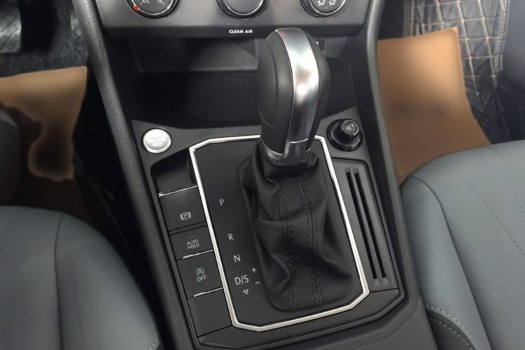 Used Volkswagen Lavida 2023 Revised Version 1.5L Automatic Starry Sky Edition – 5 Million Units Gear Lever