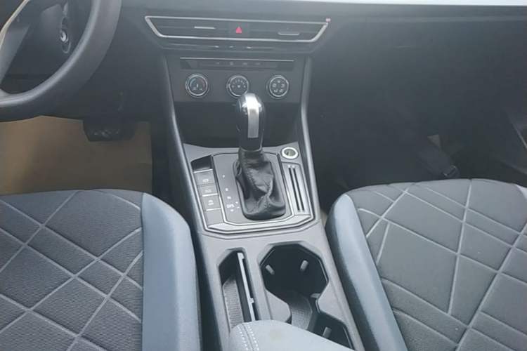 Used Volkswagen Lavida 2023 Revised 1.5L Automatic DeYi Edition Gear Lever