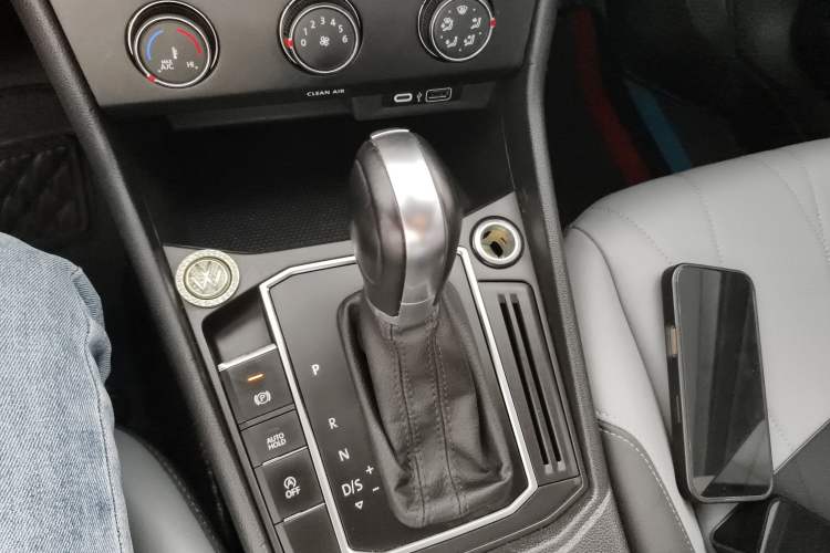 Used Volkswagen Lavida 2023 1.5L Automatic 5 Million Edition Gear Lever