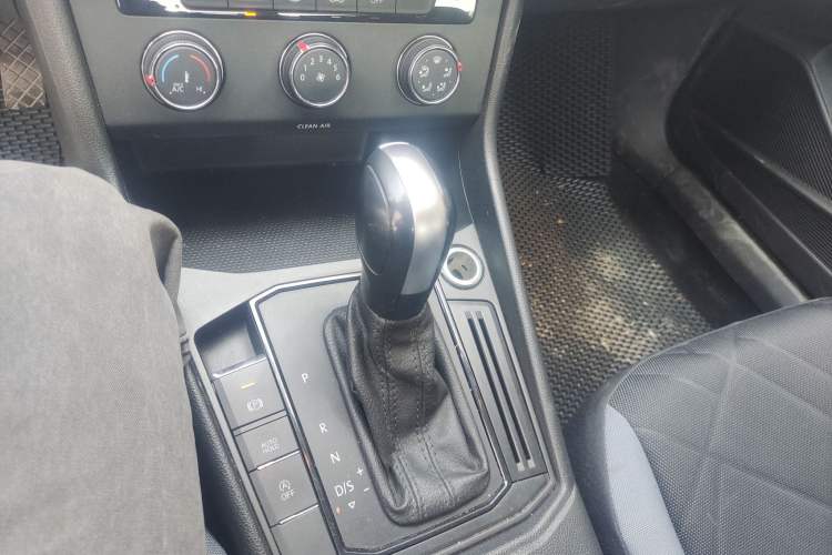 Used Volkswagen Lavida 2023 1.5L Automatic De Yi Edition Gear Lever