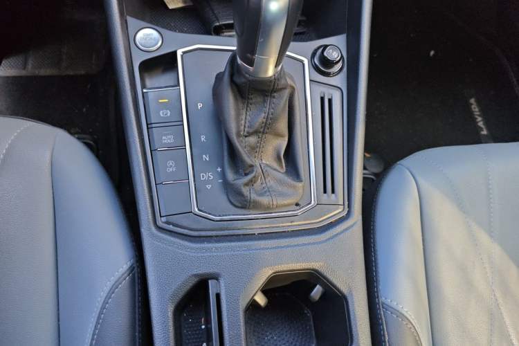 Used Volkswagen Lavida 2023 1.5L Automatic 5 Million Edition Gear Lever