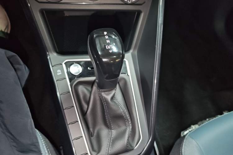 Used Volkswagen Lavida 2023 New Sharp 1.5L Automatic New Wish Edition Gear Lever