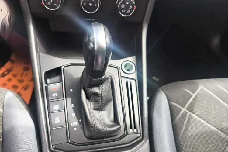 Used Volkswagen Lavida 2023 Revised 1.5L Automatic DeYi Edition Gear Lever