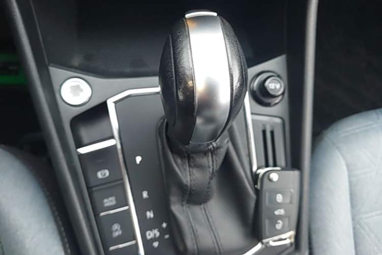 Used Volkswagen Lavida 2023 280TSI DSG Full-Comfort Edition Gear Lever