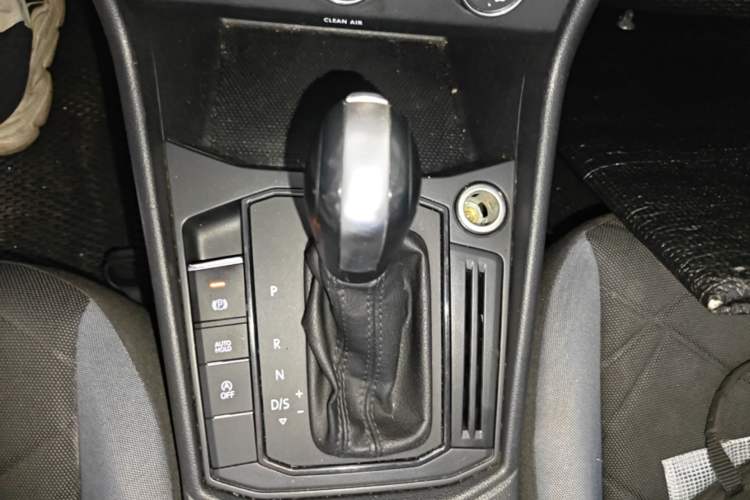 Used Volkswagen Lavida 2023 1.5L Automatic De Yi Edition Gear Lever