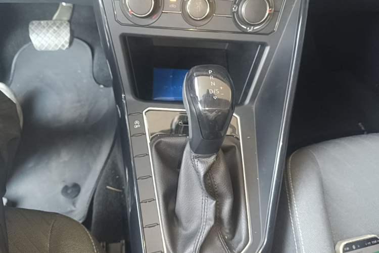 Used Volkswagen Lavida 2023 New Rui 1.5L Automatic New Yi Edition Gear Lever