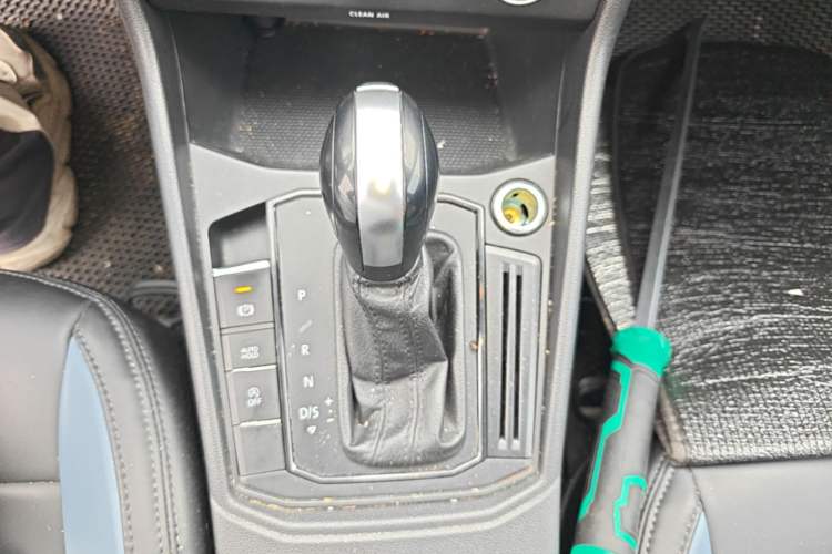 Used Volkswagen Lavida 2023 1.5L Automatic De Yi Edition Gear Lever