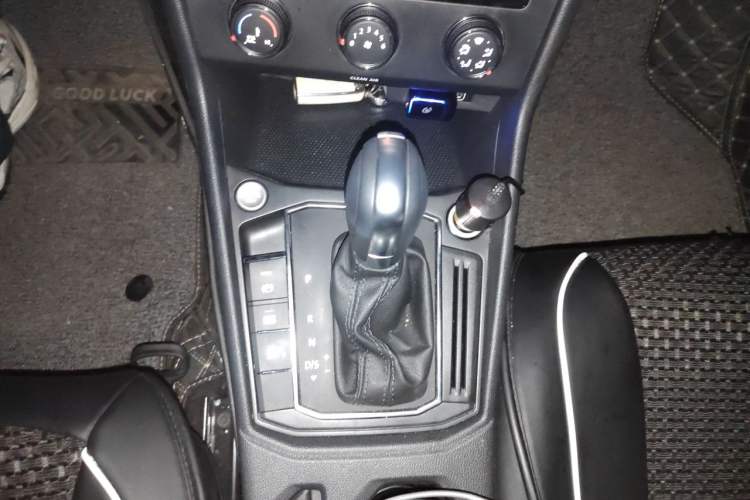 Used Volkswagen Lavida 2023 1.5L Automatic 5 Million Edition Gear Lever