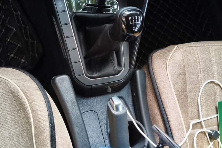 Used Volkswagen Lavida 2023 New Sharp 1.5L Manual New Comfort Edition Gear Lever