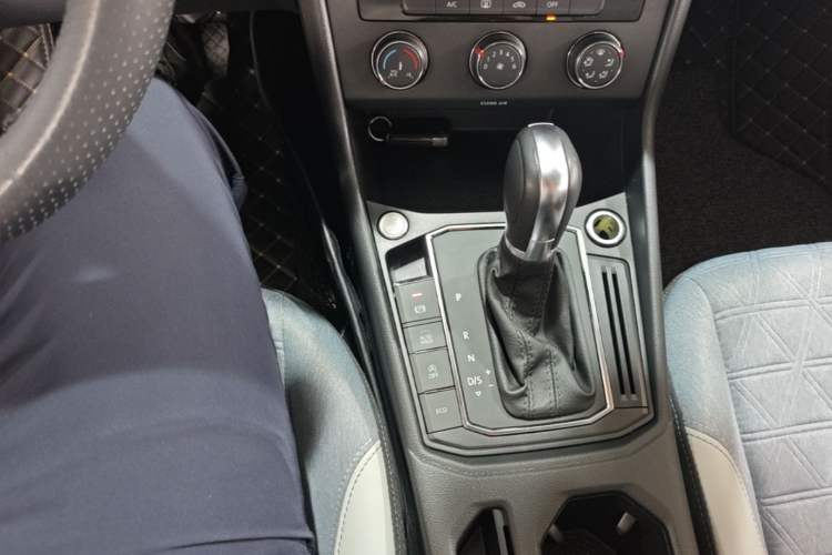 Used Volkswagen Lavida 2023 280TSI DSG Full-Comfort Edition Gear Lever