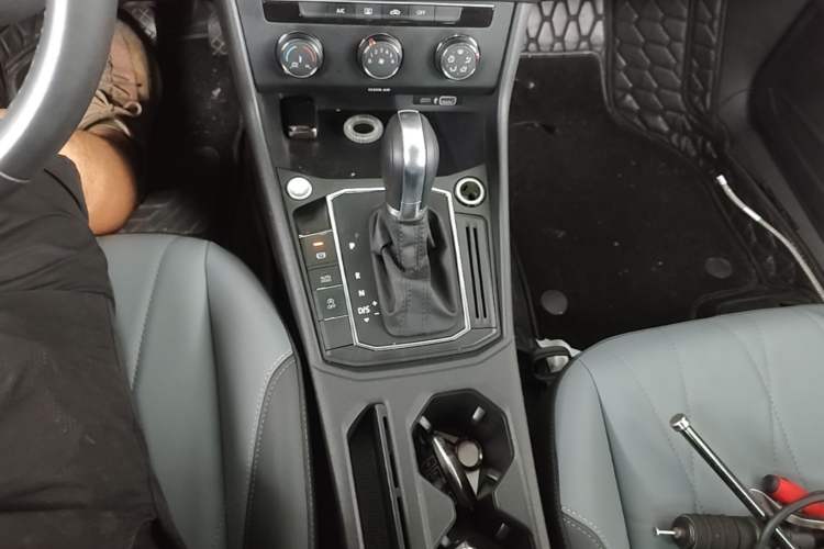 Used Volkswagen Lavida 2023 1.5L Automatic 5 Million Edition Gear Lever