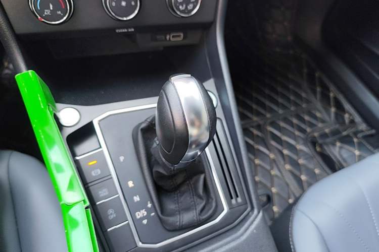 Used Volkswagen Lavida 2023 Revised Version 1.5L Automatic Starry Sky Edition – 5 Million Units Gear Lever