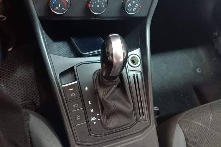 Used Volkswagen Lavida 2023 1.5L Automatic De Yi Edition Gear Lever