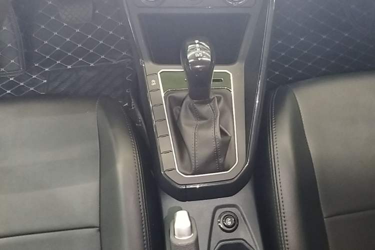 Used Volkswagen Lavida 2023 New Rui 1.5L Automatic New Yi Edition Gear Lever
