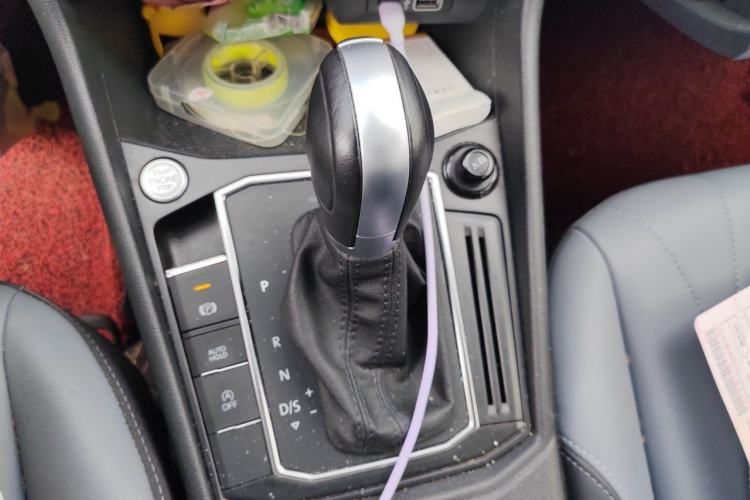 Used Volkswagen Lavida 2023 Revised Version 1.5L Automatic Starry Sky Edition – 5 Million Units Gear Lever