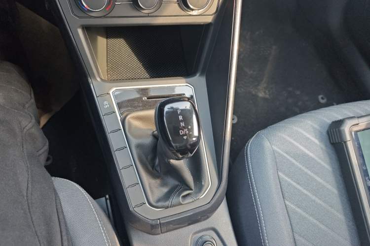 Used Volkswagen Lavida 2023 New Rui 1.5L Automatic New Yi Edition Gear Lever