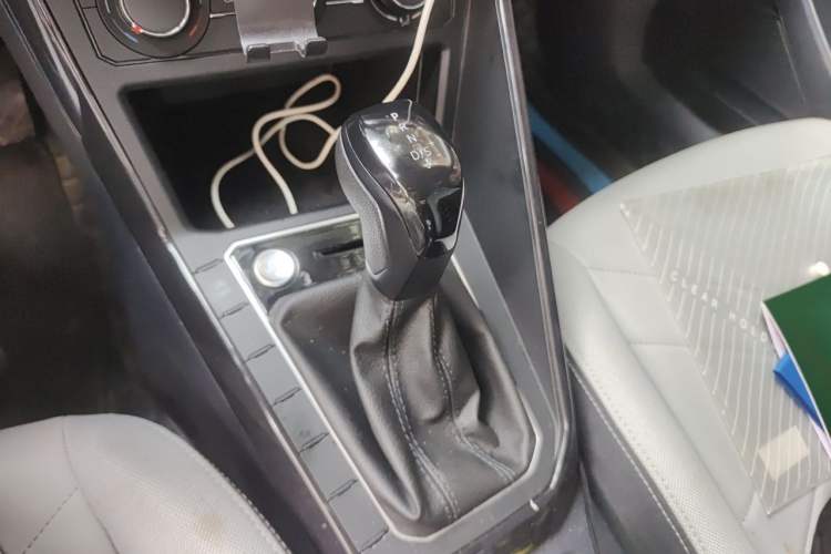 Used Volkswagen Lavida 2023 New Sharp 1.5L Automatic New Wish Edition Gear Lever