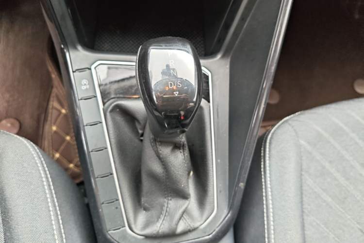 Used Volkswagen Lavida 2023 New Rui 1.5L Automatic New Yi Edition Gear Lever