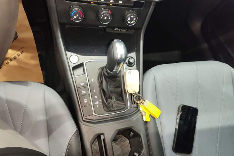 Used Volkswagen Lavida 2023 1.5L Automatic 5 Million Edition Gear Lever