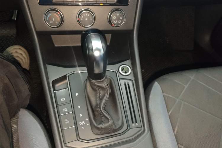 Used Volkswagen Lavida 2023 Revised 1.5L Automatic DeYi Edition Gear Lever