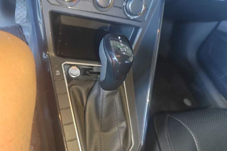 Used Volkswagen Lavida 2023 New Sharp 1.5L Automatic New Wish Edition Gear Lever