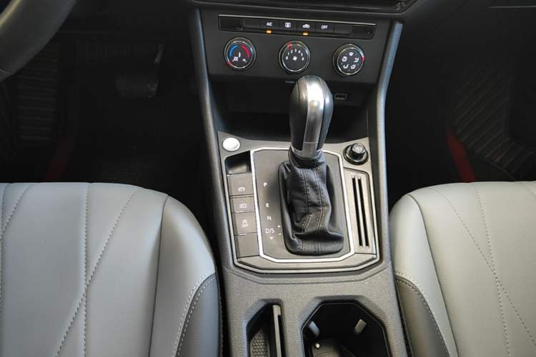 Used Volkswagen Lavida 2023 1.5L Automatic 5 Million Edition Gear Lever