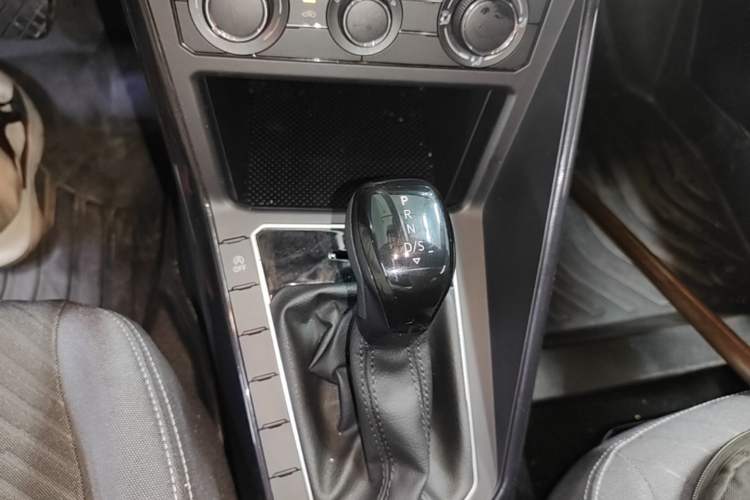 Used Volkswagen Lavida 2023 New Sharp 1.5L Automatic Excellent New Edition Gear Lever