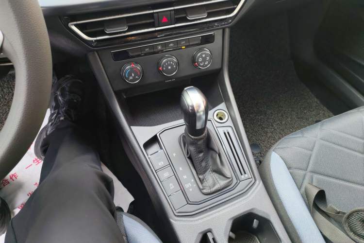 Used Volkswagen Lavida 2023 1.5L Automatic De Yi Edition Gear Lever
