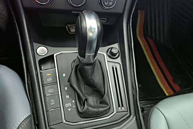 Used Volkswagen Lavida 2023 1.5L Automatic 5 Million Edition Gear Lever