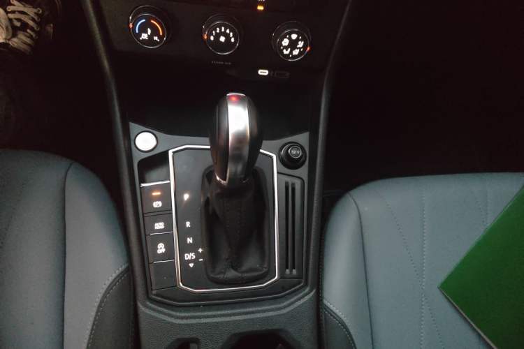 Used Volkswagen Lavida 2023 1.5L Automatic 5 Million Edition Gear Lever