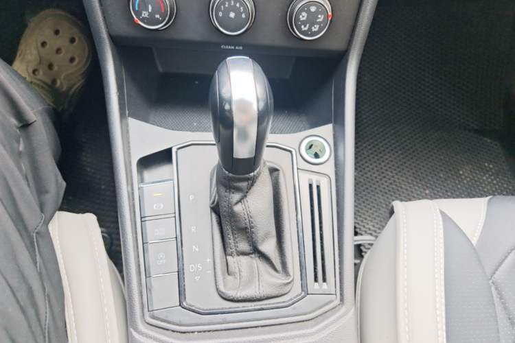 Used Volkswagen Lavida 2023 Revised 1.5L Automatic DeYi Edition Gear Lever