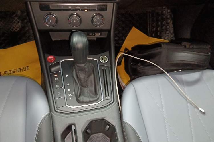 Used Volkswagen Lavida 2023 1.5L Automatic 5 Million Edition Gear Lever
