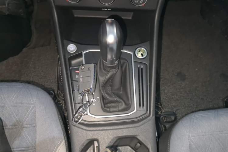 Used Volkswagen Lavida 2023 300TSI DSG Full-Comfort Edition Gear Lever