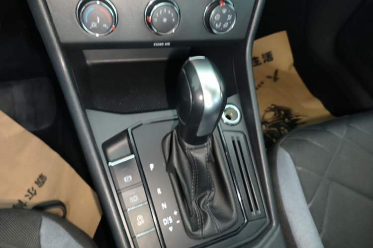Used Volkswagen Lavida 2023 1.5L Automatic De Yi Edition Gear Lever