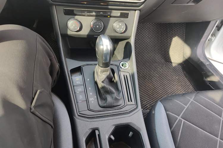 Used Volkswagen Lavida 2023 Revised 1.5L Automatic DeYi Edition Gear Lever