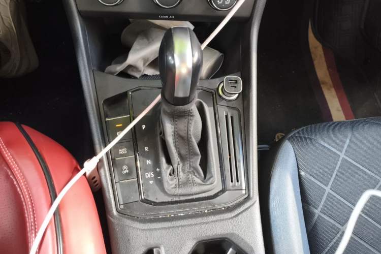 Used Volkswagen Lavida 2023 1.5L Automatic De Yi Edition Gear Lever