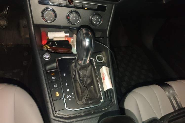 Used Volkswagen Lavida 2023 1.5L Automatic 5 Million Edition Gear Lever