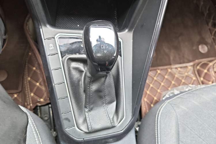 Used Volkswagen Lavida 2023 New Rui 1.5L Automatic New Yi Edition Gear Lever