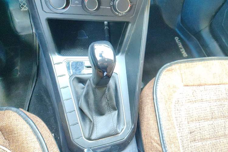 Used Volkswagen Lavida 2023 New Rui 1.5L Automatic New Yi Edition Gear Lever