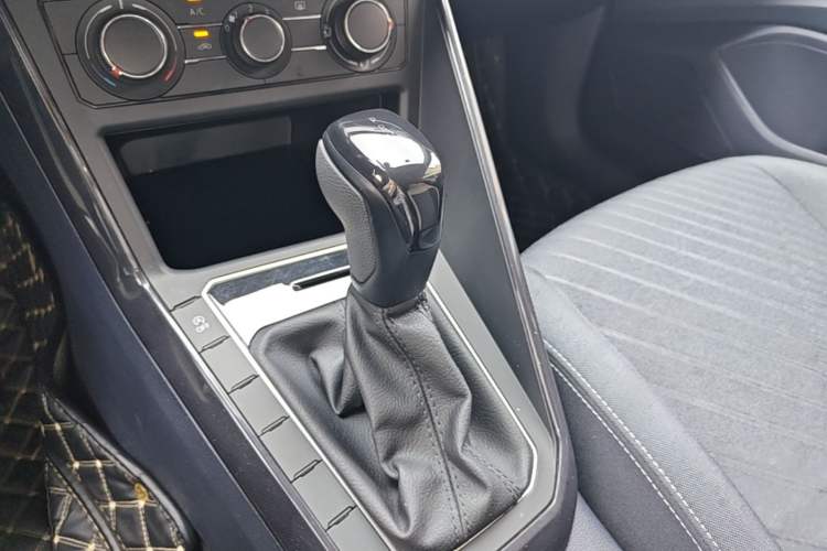 Used Volkswagen Lavida 2023 New Sharp 1.5L Automatic Excellent New Edition Gear Lever