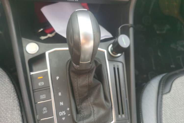 Used Volkswagen Lavida 2023 300TSI DSG Full-Comfort Edition Gear Lever