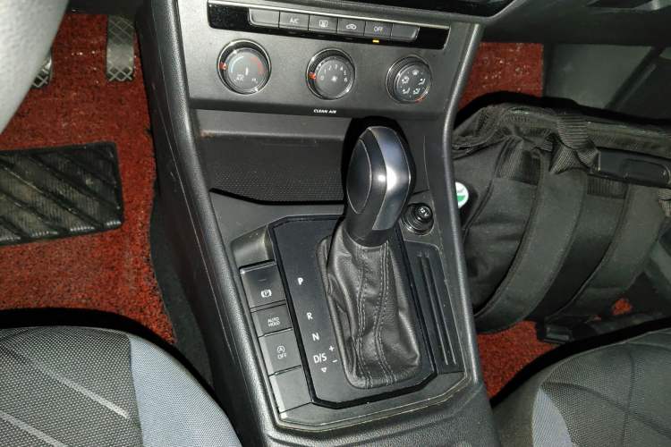 Used Volkswagen Lavida 2023 1.5L Automatic De Yi Edition Gear Lever