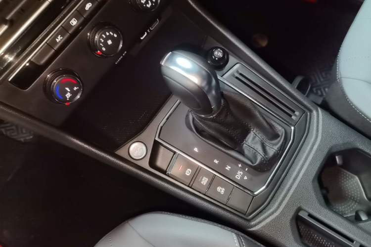 Used Volkswagen Lavida 2023 1.5L Automatic 5 Million Edition Gear Lever