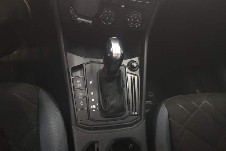 Used Volkswagen Lavida 2023 Revised 1.5L Automatic DeYi Edition Gear Lever